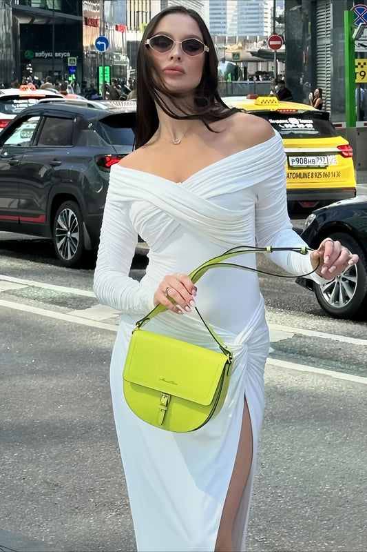 Robe longue fendue à manches longues et froncée, couleur unie, épaules dénudées