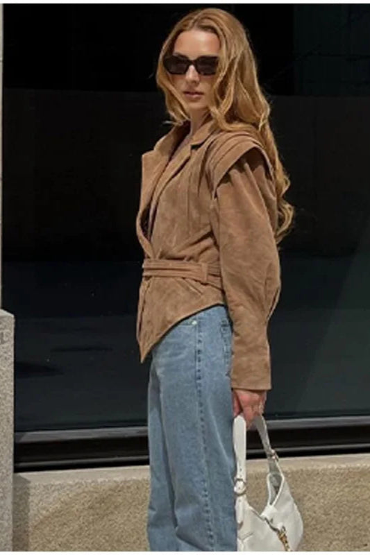 Manteau court tendance à taille nouée