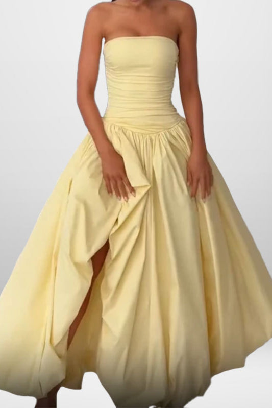 Robe de soirée unie sans bretelles avec nœud fendu