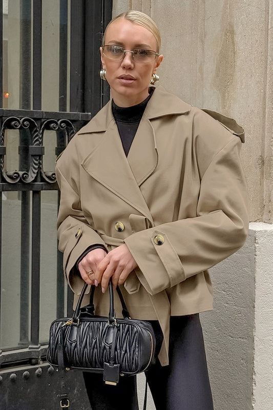 Trench-coat ceinturé à la mode