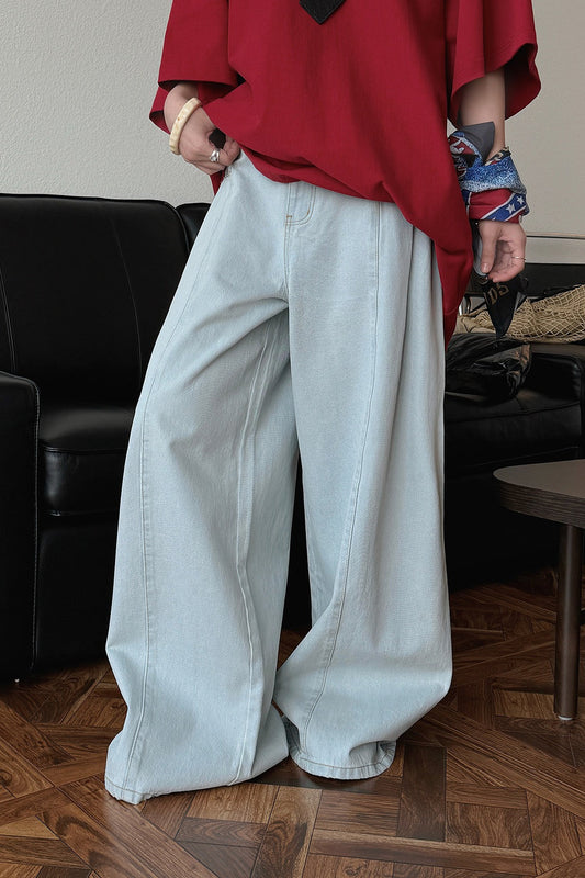 Dekonstruierte Schlagjeans