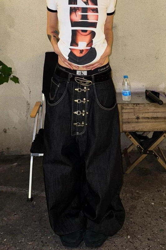 Verwaschene Jeans mit weitem Bein und Knopfleiste