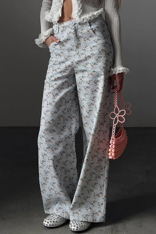Hellblaue Jeans mit Blumenmuster, hoher Bund und weitem Bein