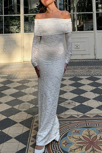 Schulterfreies, figurbetontes Maxikleid aus Spitze