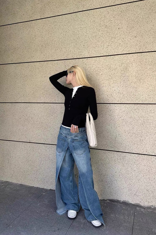 Dekonstruierte Jeans im Vintage-Waschungsstil