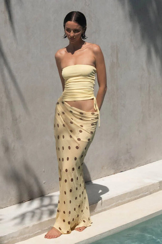 Trägerloses, schmal geschnittenes Maxikleid mit gepunktetem Patchwork