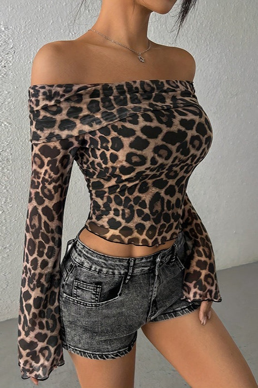 Schulterfreies Crop-Top mit Leopardenmuster