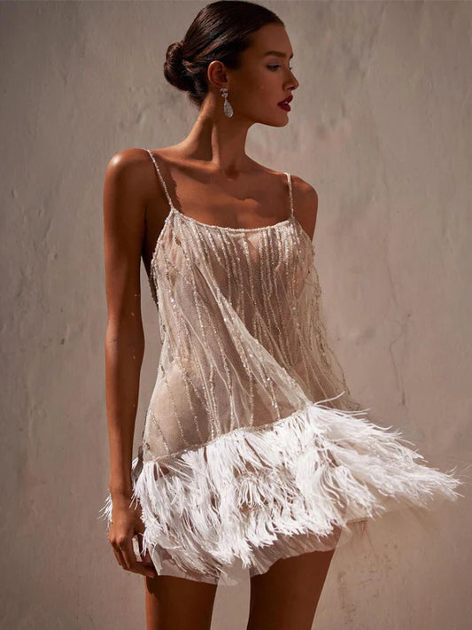 Rückenfreies Partykleid aus mehrlagigem Netzstoff mit Paillettenfransen