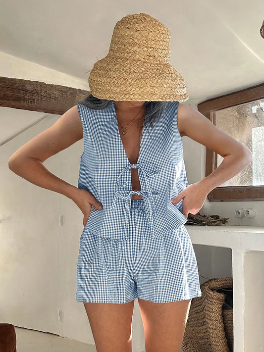 Crop Top mit kariertem Trägertop und Bindeband vorne