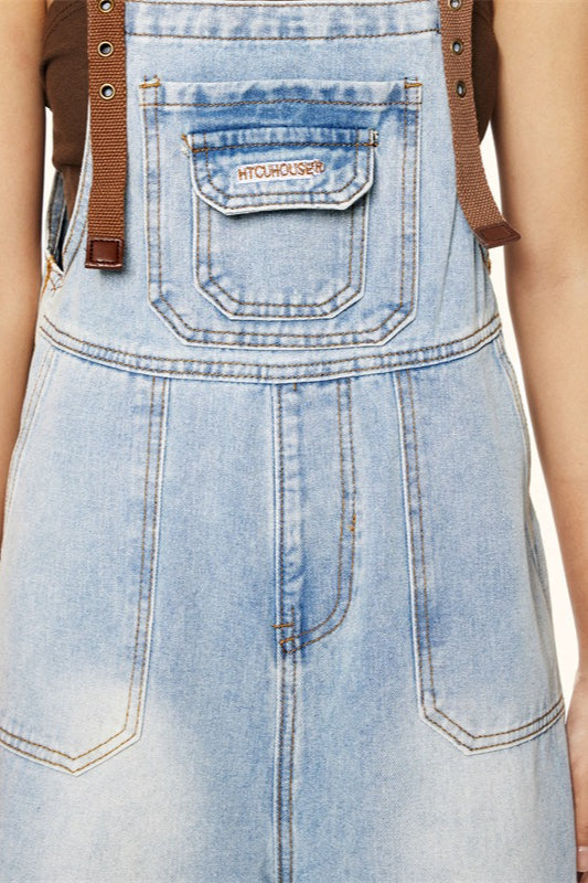 Gewaschene, weite Hosenträgerjeans