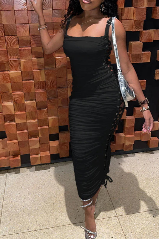 Robe de soirée ajustée à lacets et fronces sur les côtés