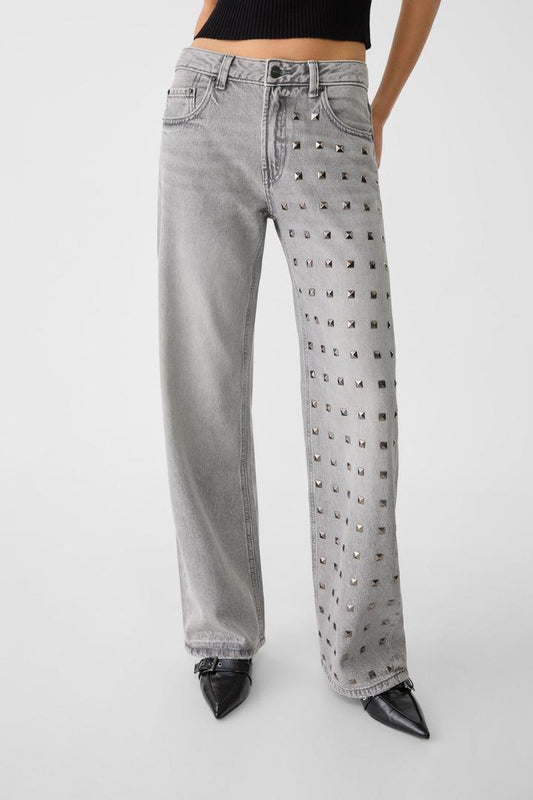 Trendige Jeans mit weitem Bein und Metallakzent