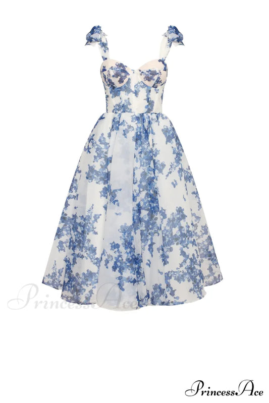 Charmante robe midi gracieuse en organza à motifs d'hortensias bleus, Garden Of Eden