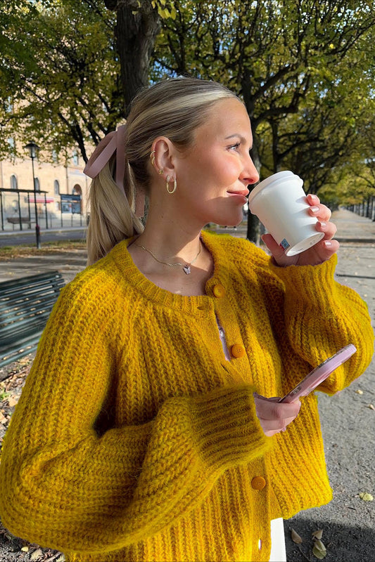 Solide Strick-Strickjacke mit Rundhalsausschnitt und langen Ärmeln