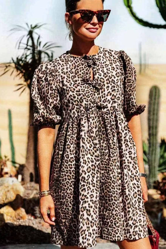 Mini-robe chemise unie nouée à la taille