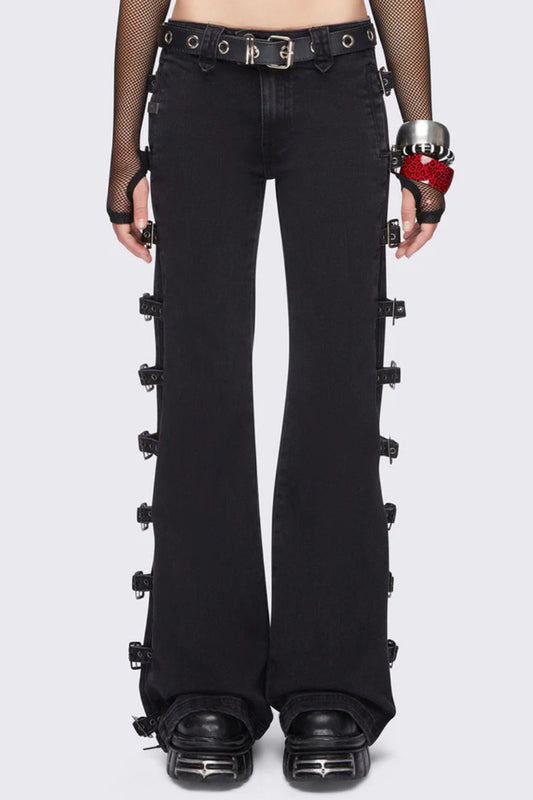 Y2K-Jeans mit figurbetonter Schlaghose und Schnallendetail