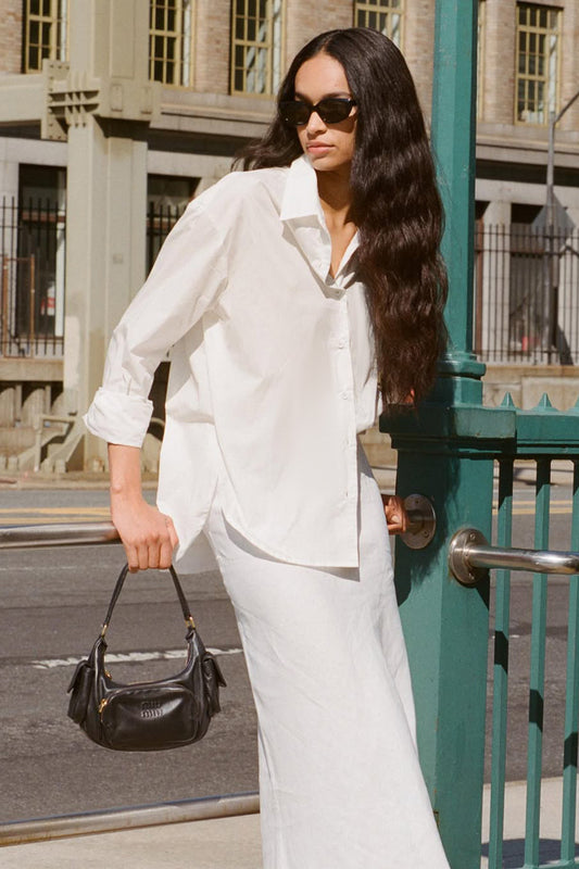 Locker geschnittene Button-Down-Bluse mit Baumwollkragen