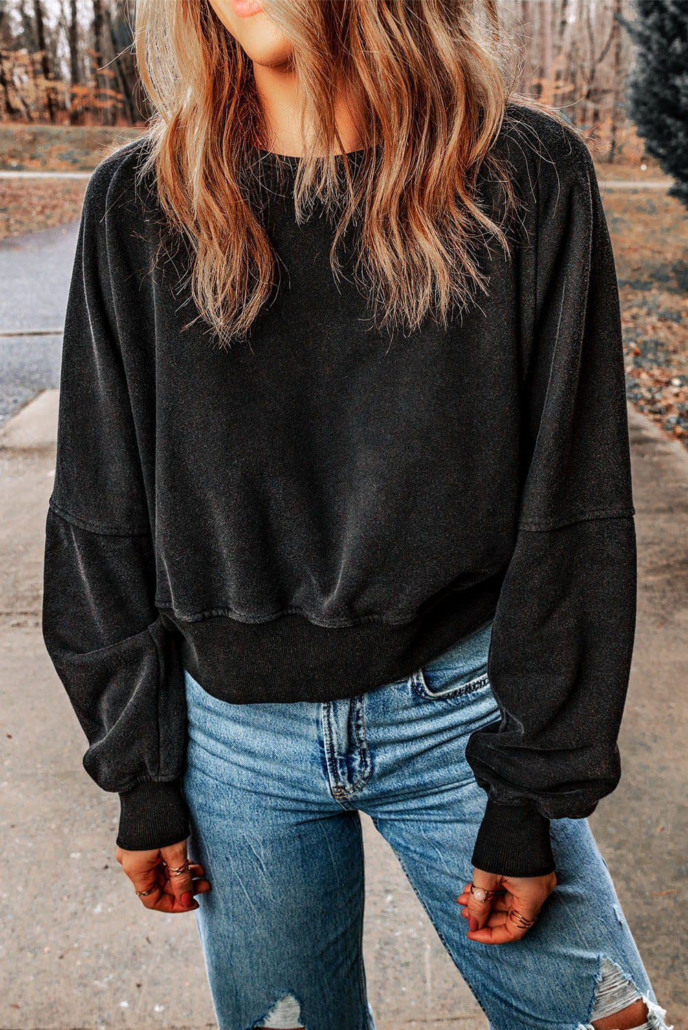 Acid Back Wash Open V-shape in Sweatshirt Black