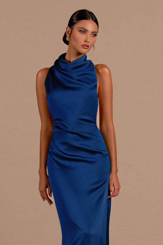 Anspruchsvolles, rückenfreies, figurbetontes Maxikleid mit Neckholder