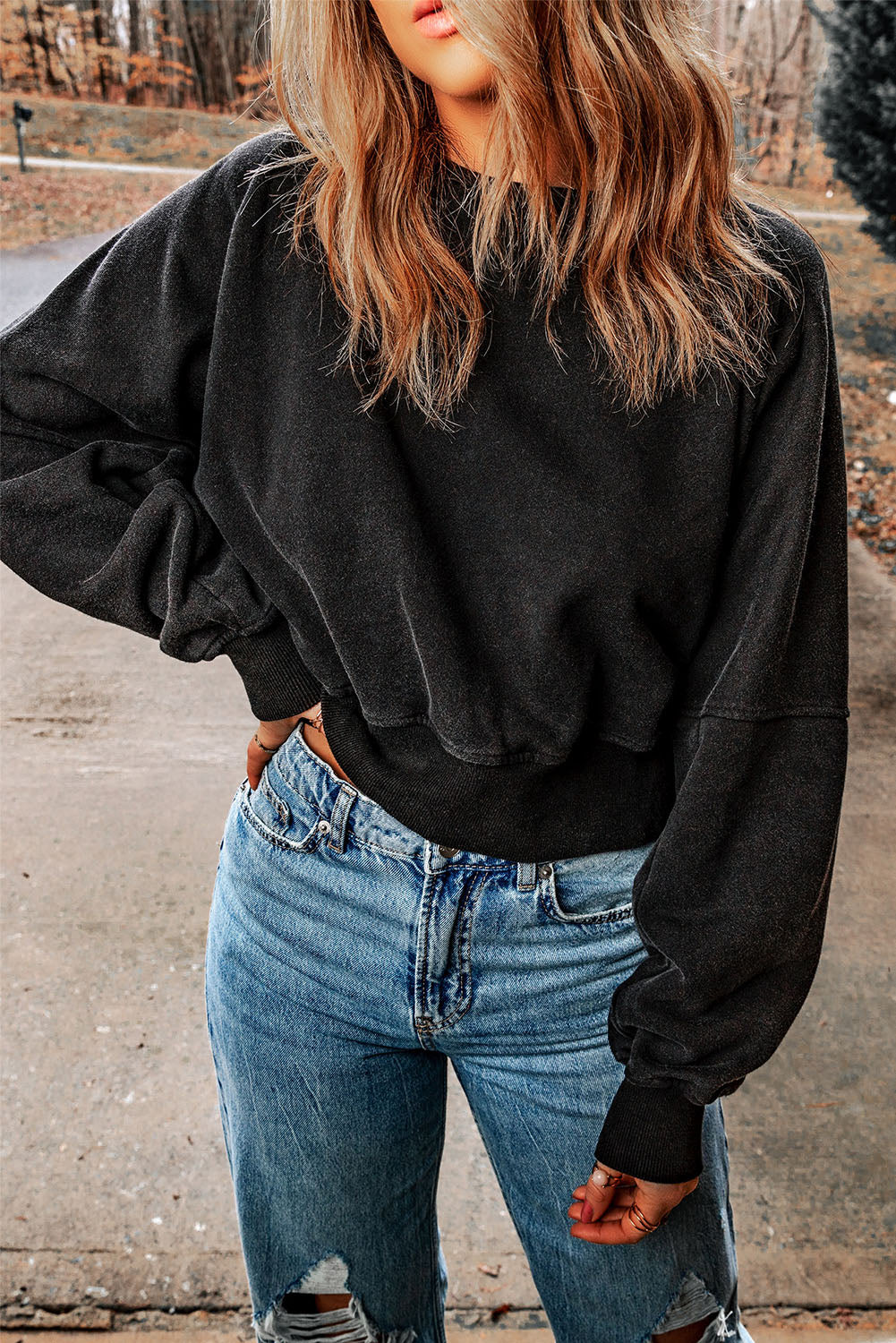 Acid Back Wash Open V-shape in Sweatshirt Black