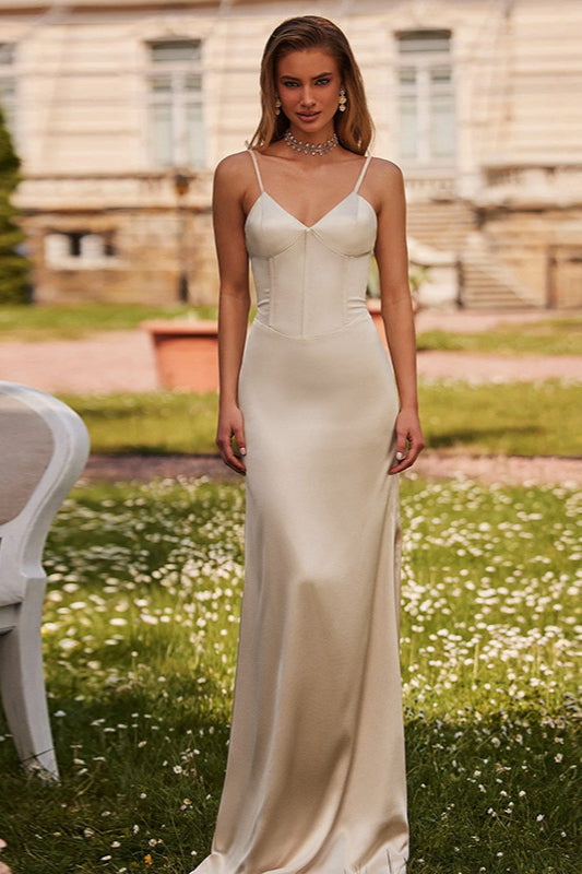 Robe de soirée moulante à bretelles rembourrées et taille cintrée