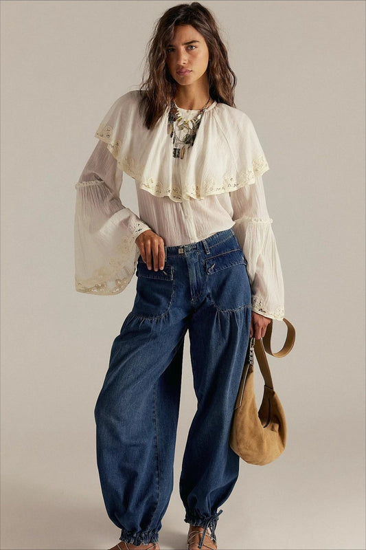 Geraffte Jeans mit mittelhohem Bund und weitem Bein