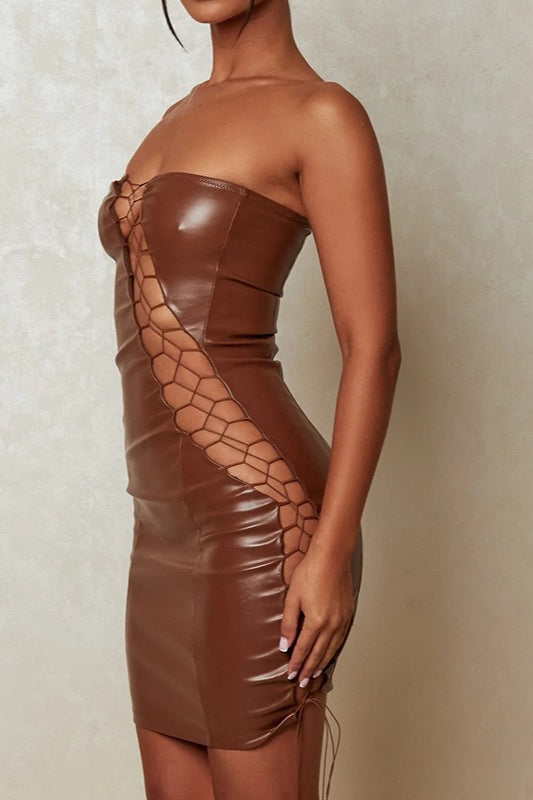 Trägerloses, figurbetontes Minikleid mit Taillenschnürung