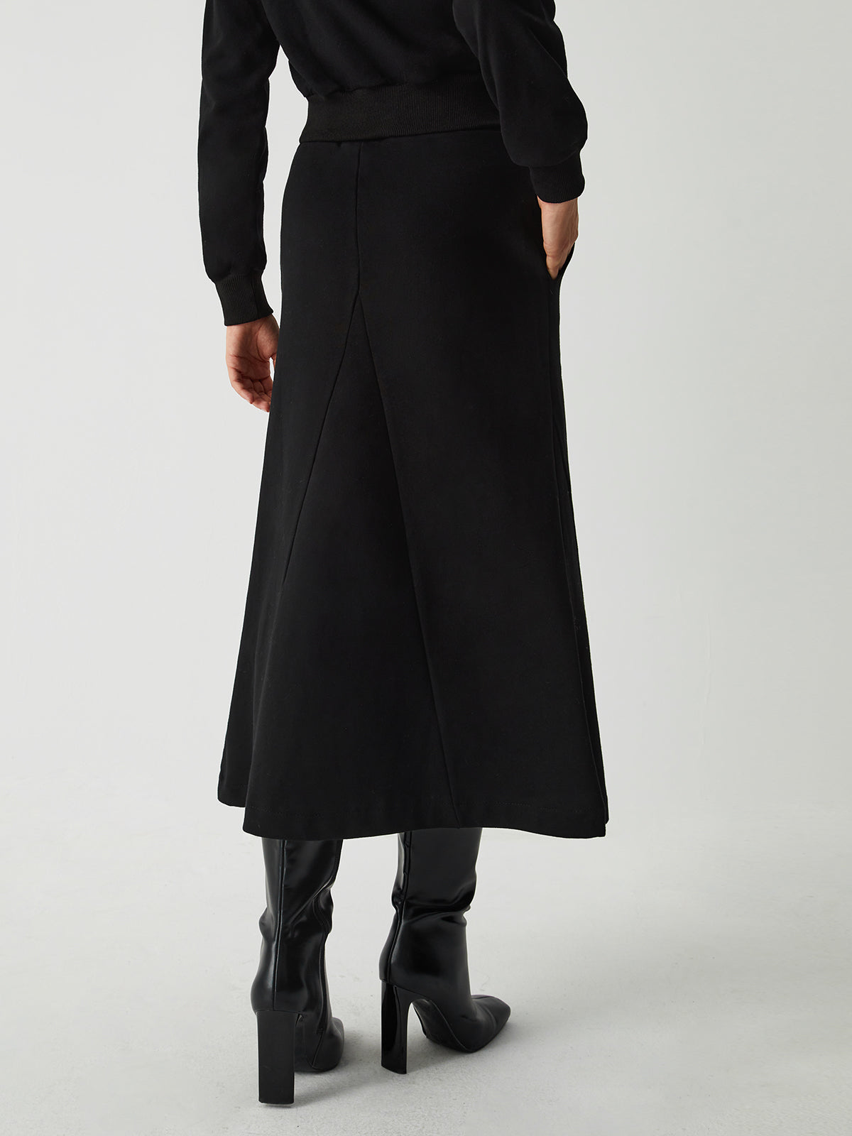 Essential Pockets Graceful Flowy Midi Skirt