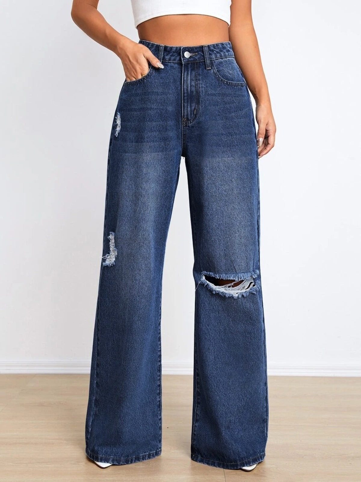 Distressed Details Graceful Denim Boyfriend Jeans