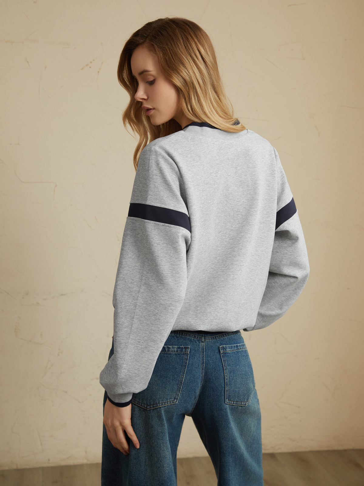 Contrast Trim Graceful Oversized Sweatshirt