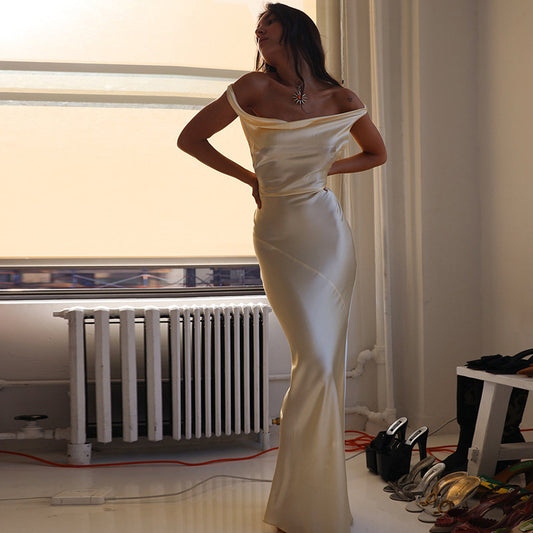 Schickes rückenfreies Camisole-Maxikleid aus Satin mit figurbetontem Schnitt