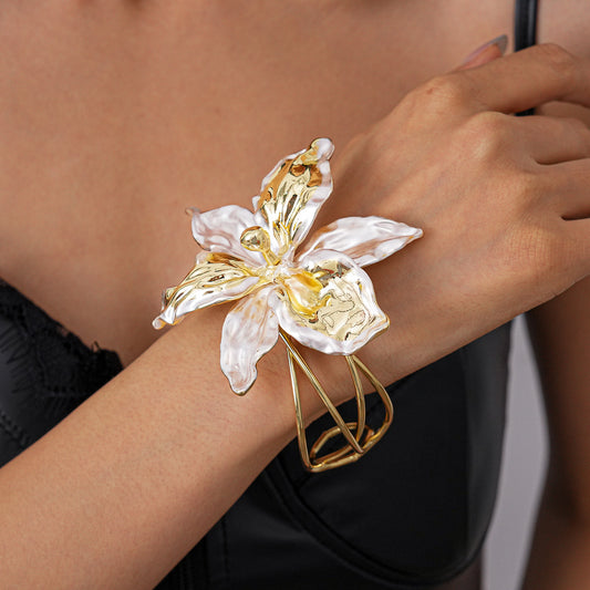 Floral Pattern Metal Line Open Bracelet