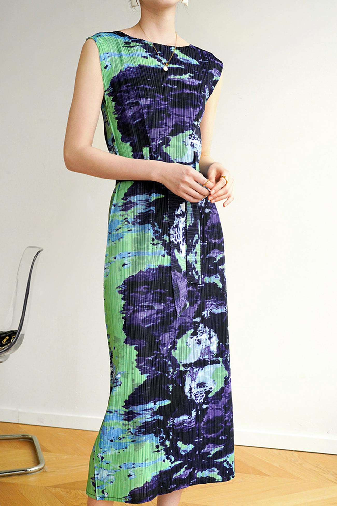 Printed Sleeveless Dress with Side Slit and Full Pleats