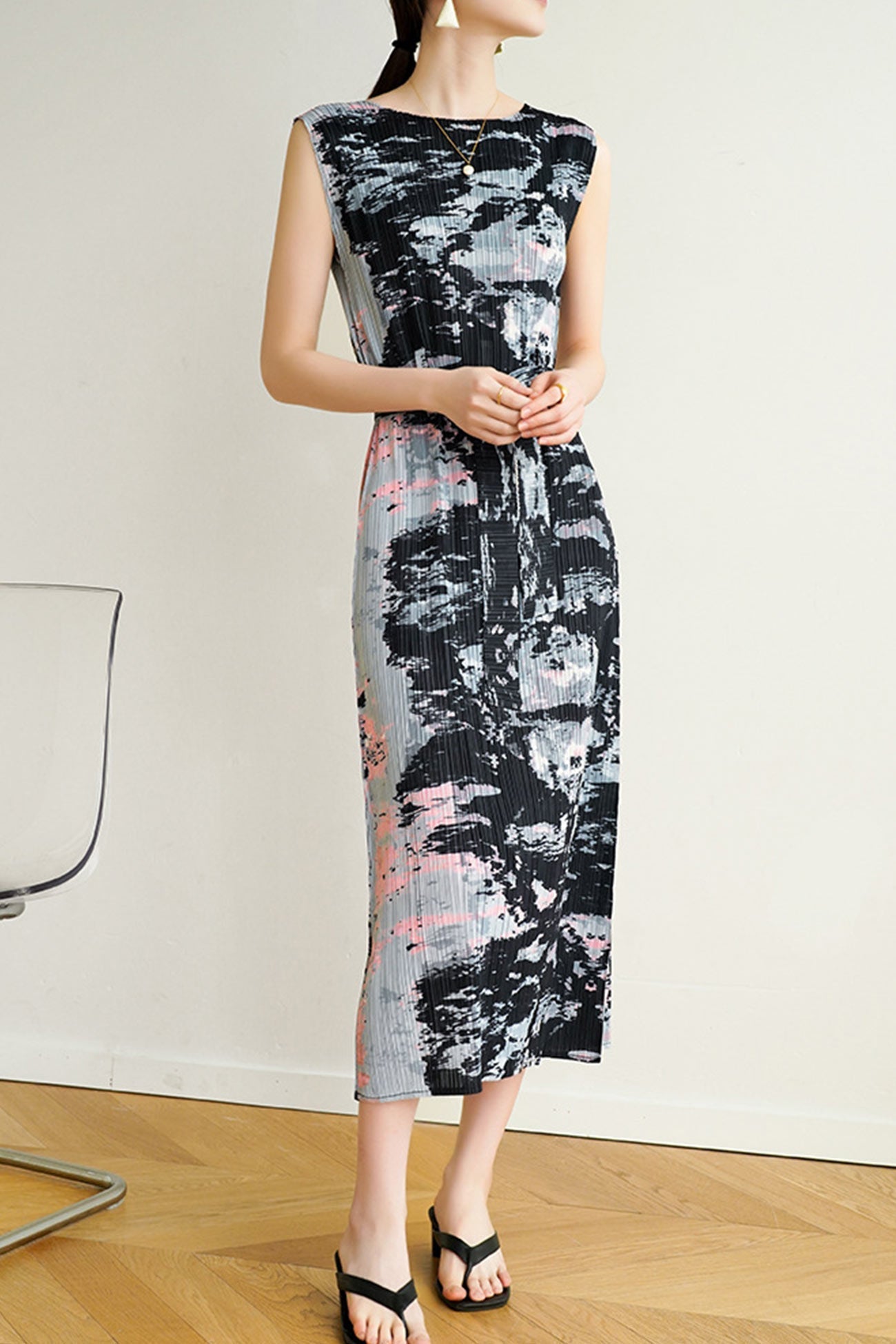 Printed Sleeveless Dress with Side Slit and Full Pleats