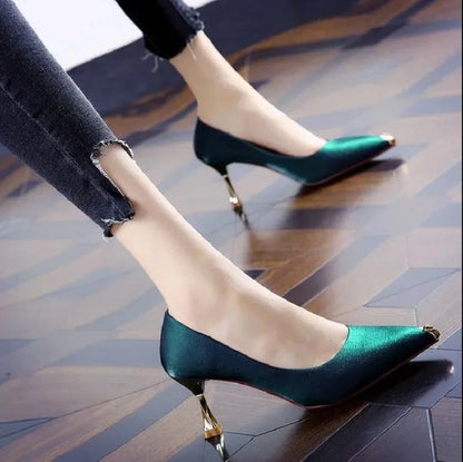 Blue Stiletto Heels for Sexy Party Lady
Classic Black Pumps for Office Lady