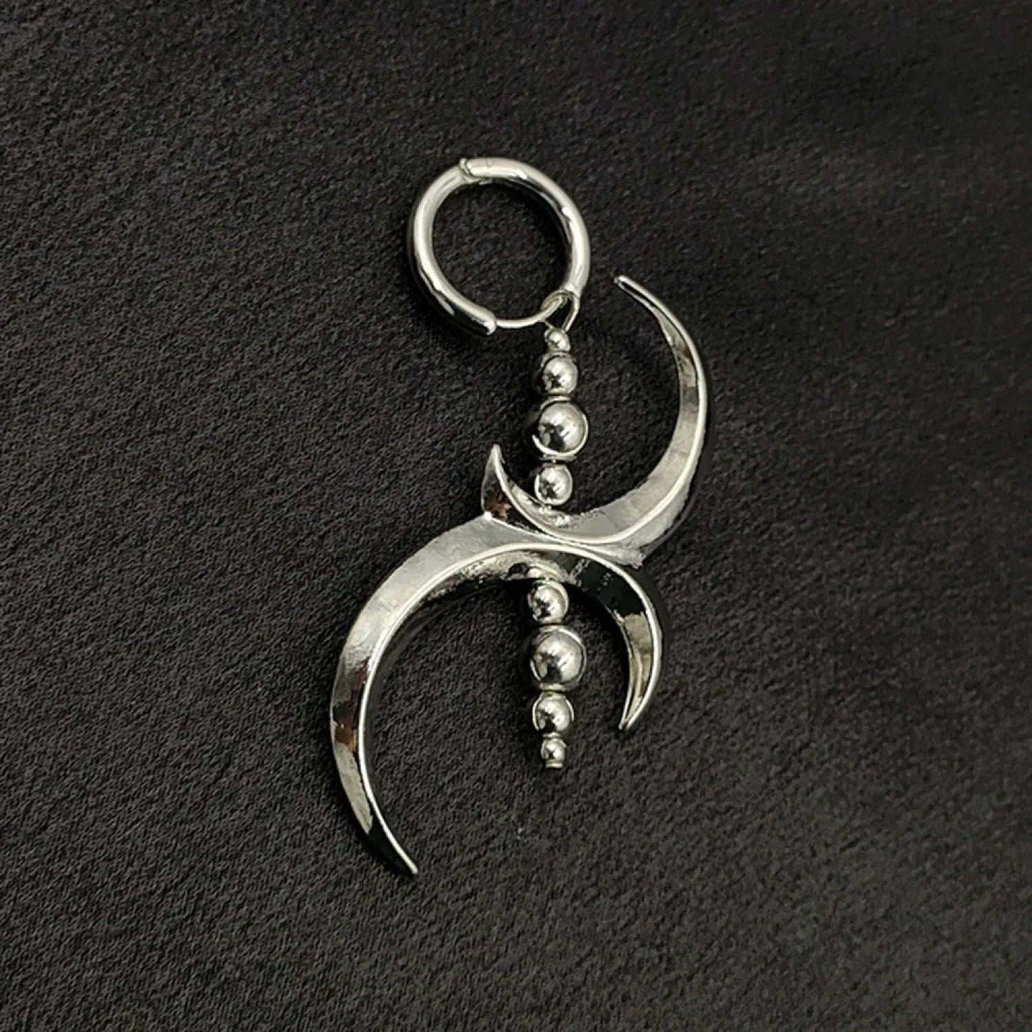 Antique Futuristic Geometric Clasp Earring Silver3