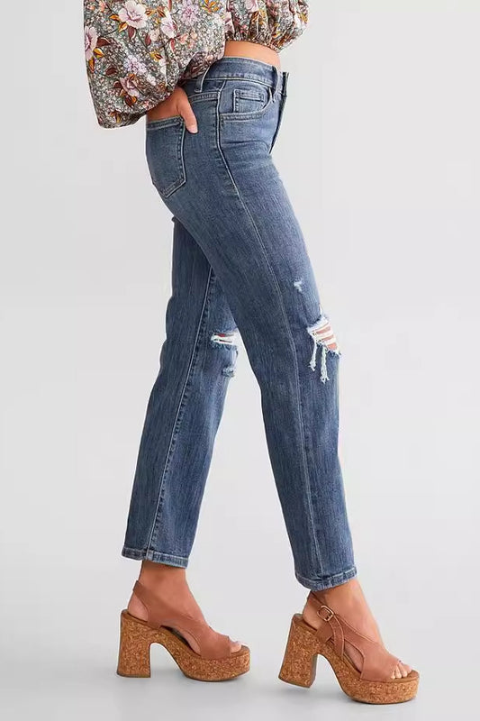 Schmale, zerrissene Stretch-Jeans mit geradem Schnitt
