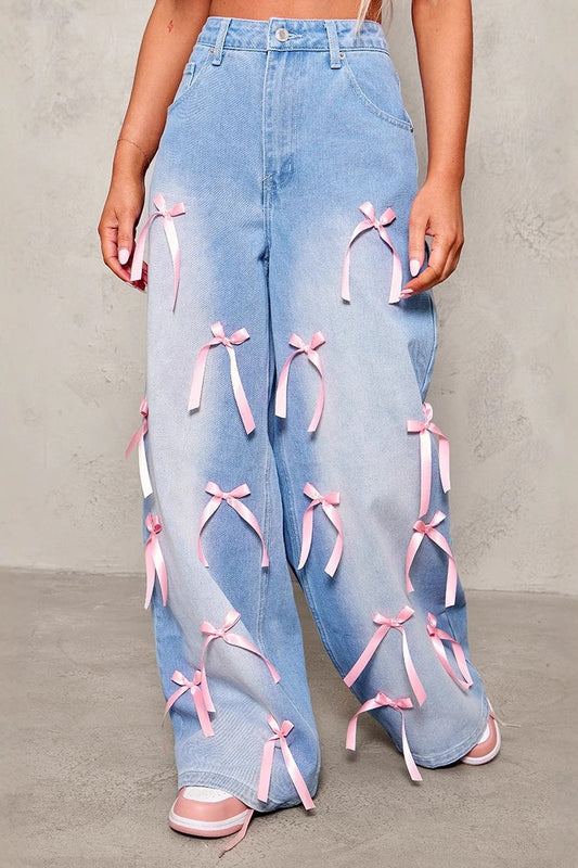 Jeans mit hoher Taille und weitem Bein und Schleife