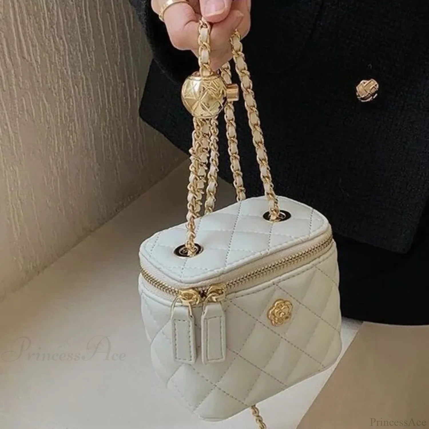 Camellia Rhombus Chain Bucket Crossbody White / Small Size crossbody-250126