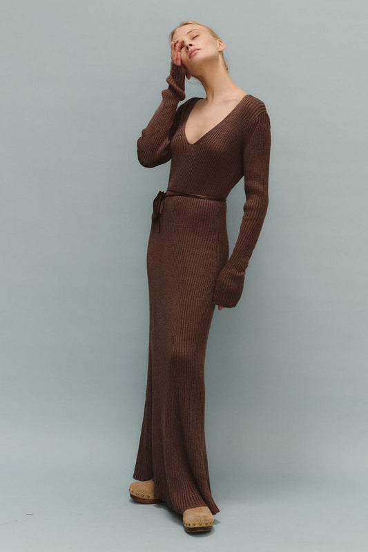 Robe longue moulante en tricot à col en V