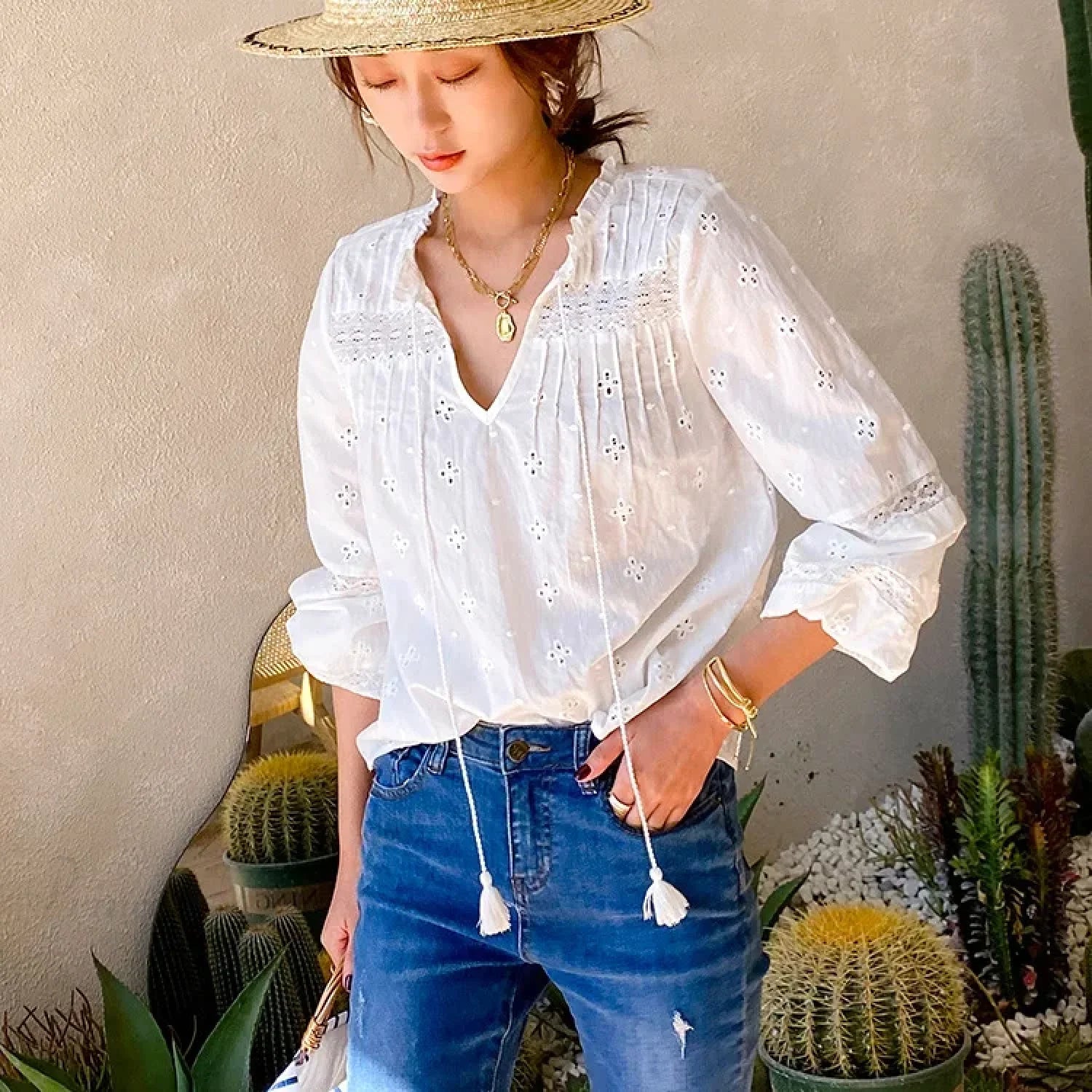 Cotton Floral Embroidery White Lace V-Neck Boho Blouse bohoblouse-250126