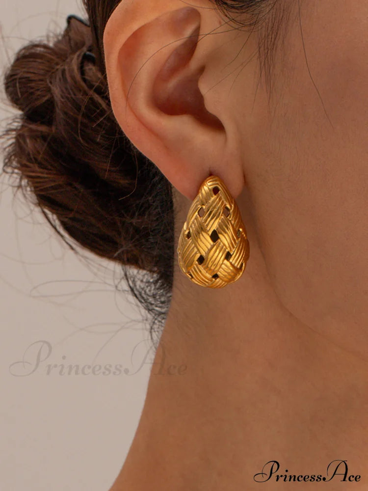 Crisscross Charming Honeycomb Earrings