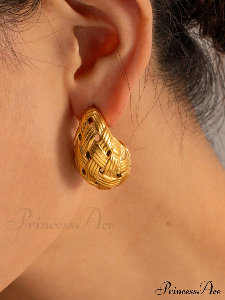 Crisscross Charming Honeycomb Earrings