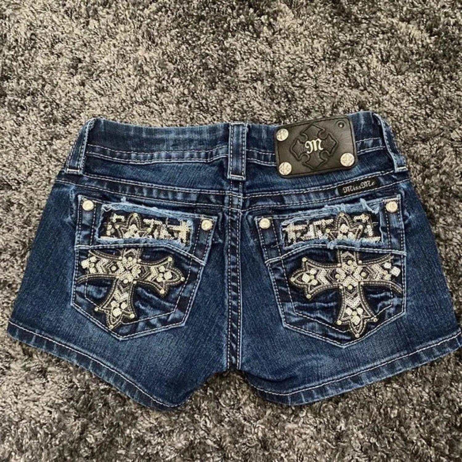 Cross Pocket Embroidery Short black / S
