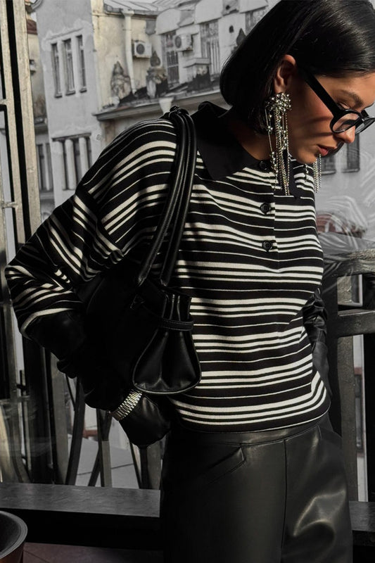 Farblich abgesetzte, gestreifte, taillierte Polo-Strickbluse