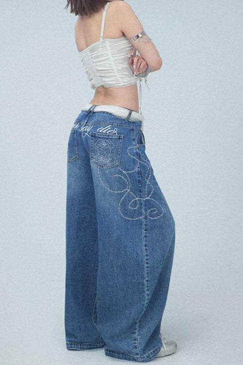 Bestickte Jeans mit hohem Bund und weitem Bein