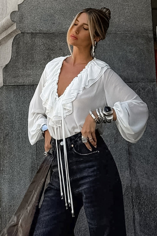 Chemisier vintage à volants, col en V et manches lanternes