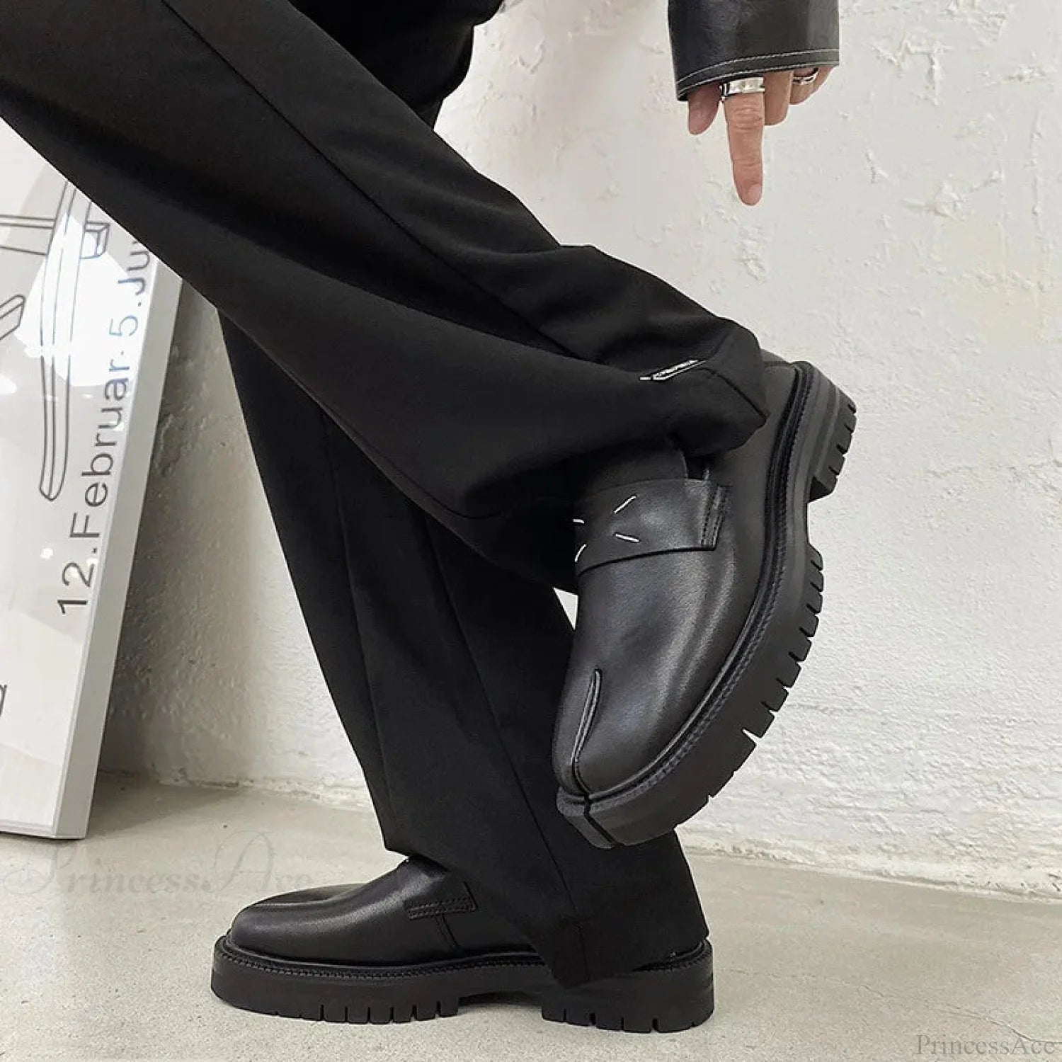 Dark Divided Toe Mary Jane Tennis Shoe