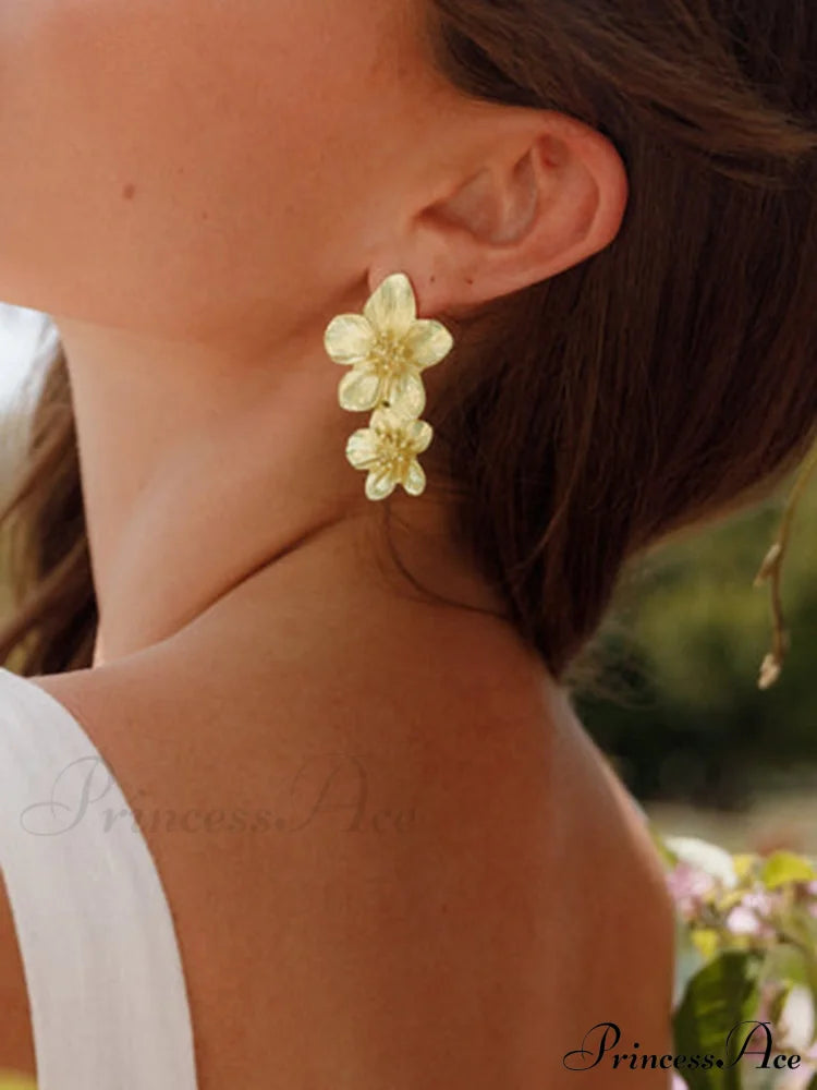 Fashionable Charming Flower-Shaped Earrings