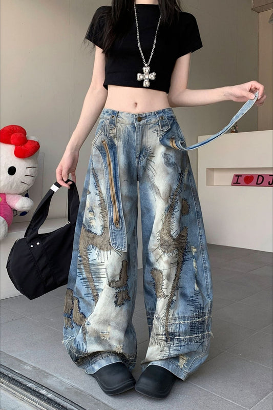 Jeans mit Grunge-Stickerei